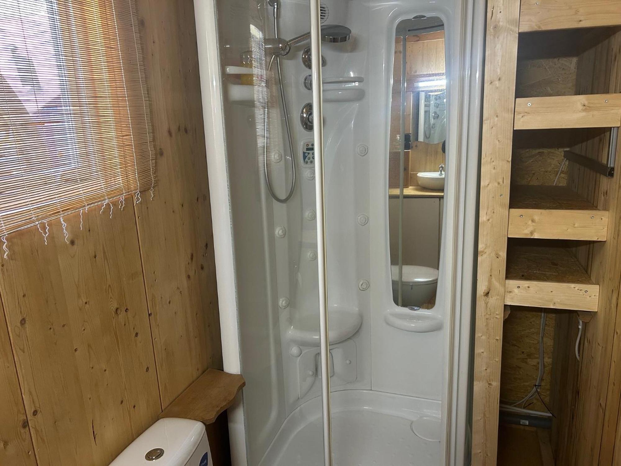 Inn-Side Adventure Cabins Haiming Dış mekan fotoğraf